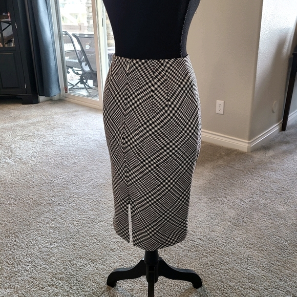 WHBM Skirt, fits like a 2 - Picture 1 of 8